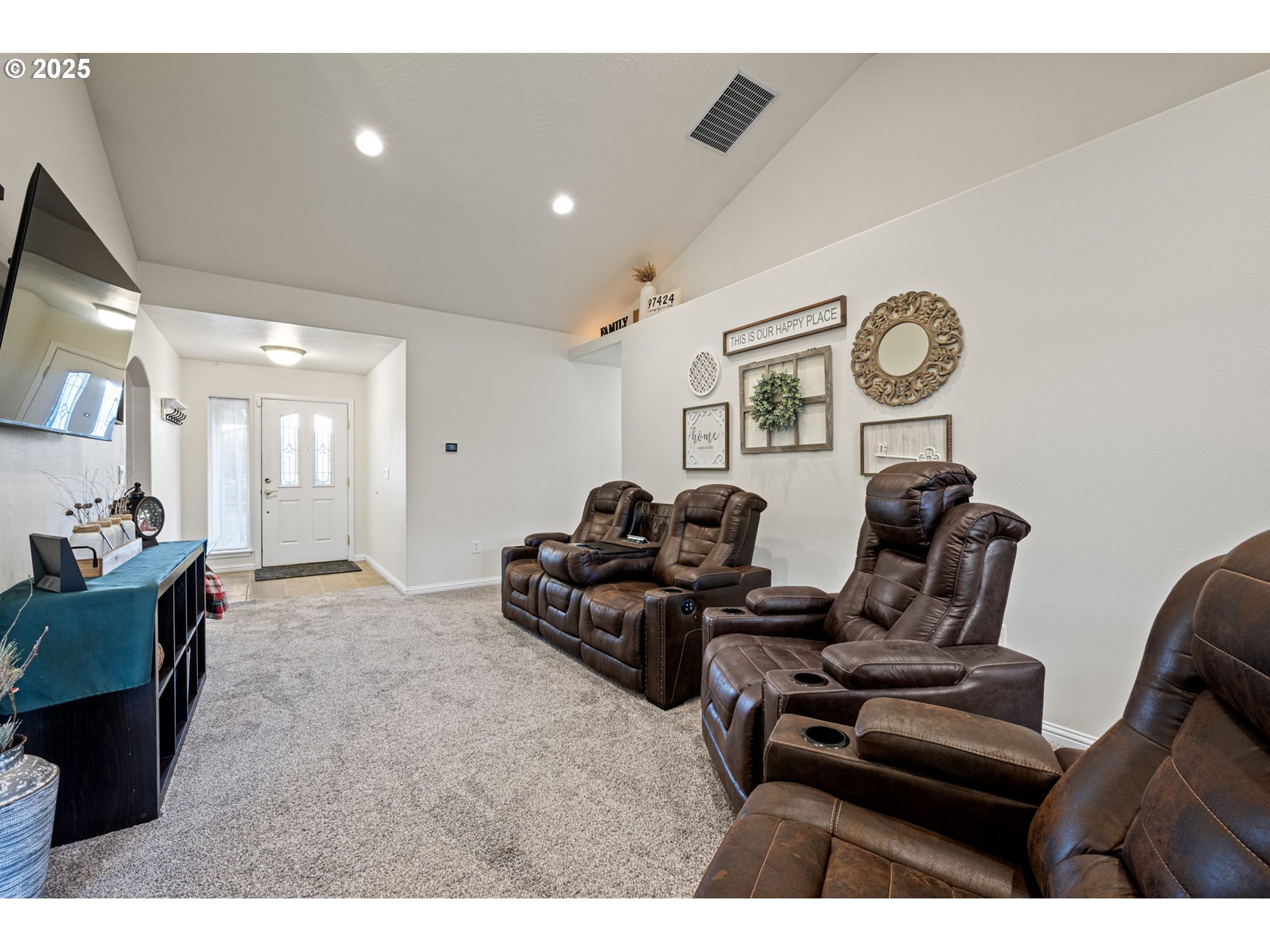 1904 South 6th Street Cottage Grove, OR 97424 - Photo 5 of 37 a living room with furniture