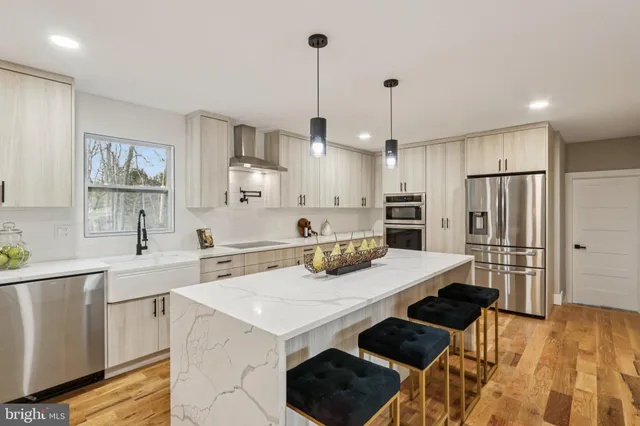 $1,250,000 | 923 Hunt Drive, Yardley, PA 19067