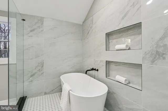 $1,250,000 | 923 Hunt Drive, Yardley, PA 19067