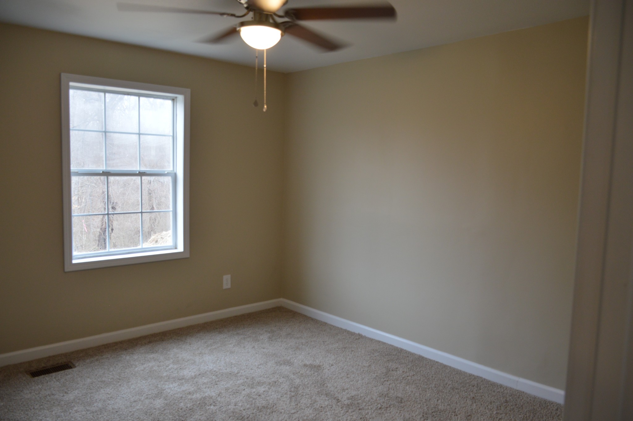 327 Rossview Road Clarksville, TN 37043 - Photo 14 of 21 Gallery Image 14