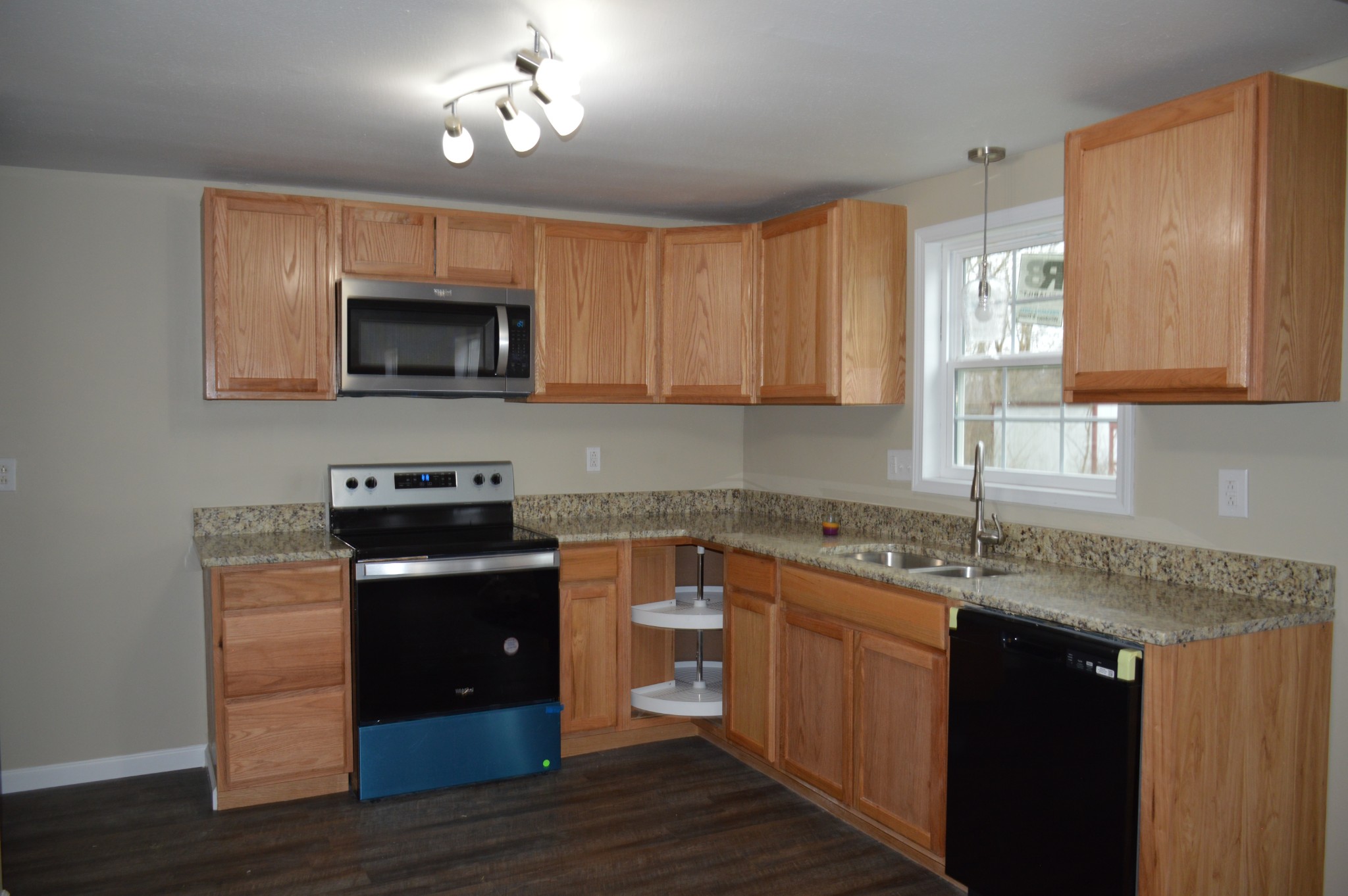 327 Rossview Road Clarksville, TN 37043 - Photo 7 of 21 Gallery Image 7