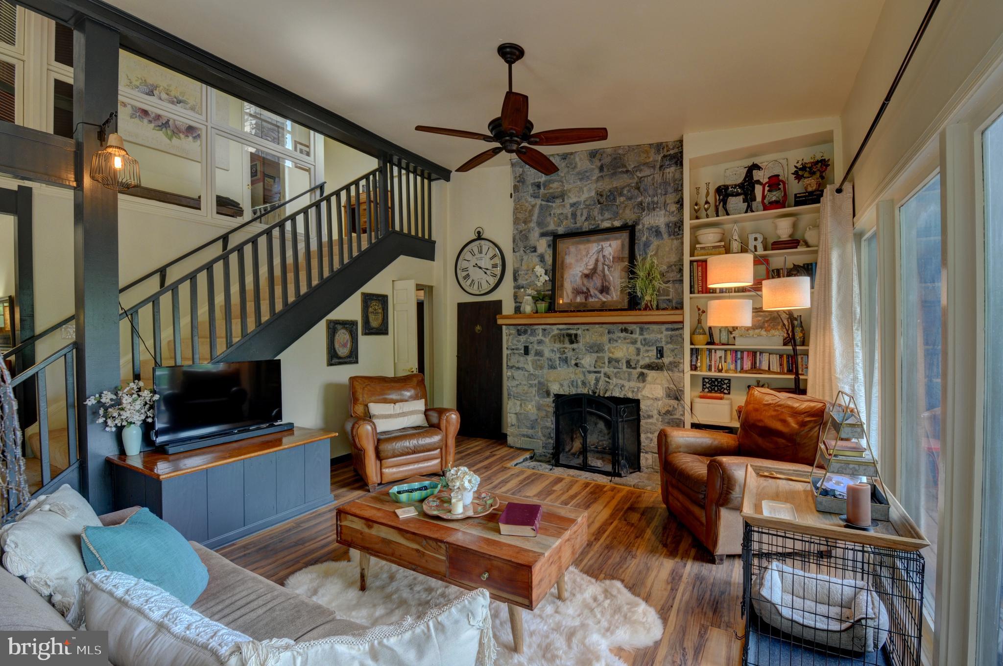 936 Reynolds Road Cross Junction, VA 22625 - Photo 28 of 76 Living room