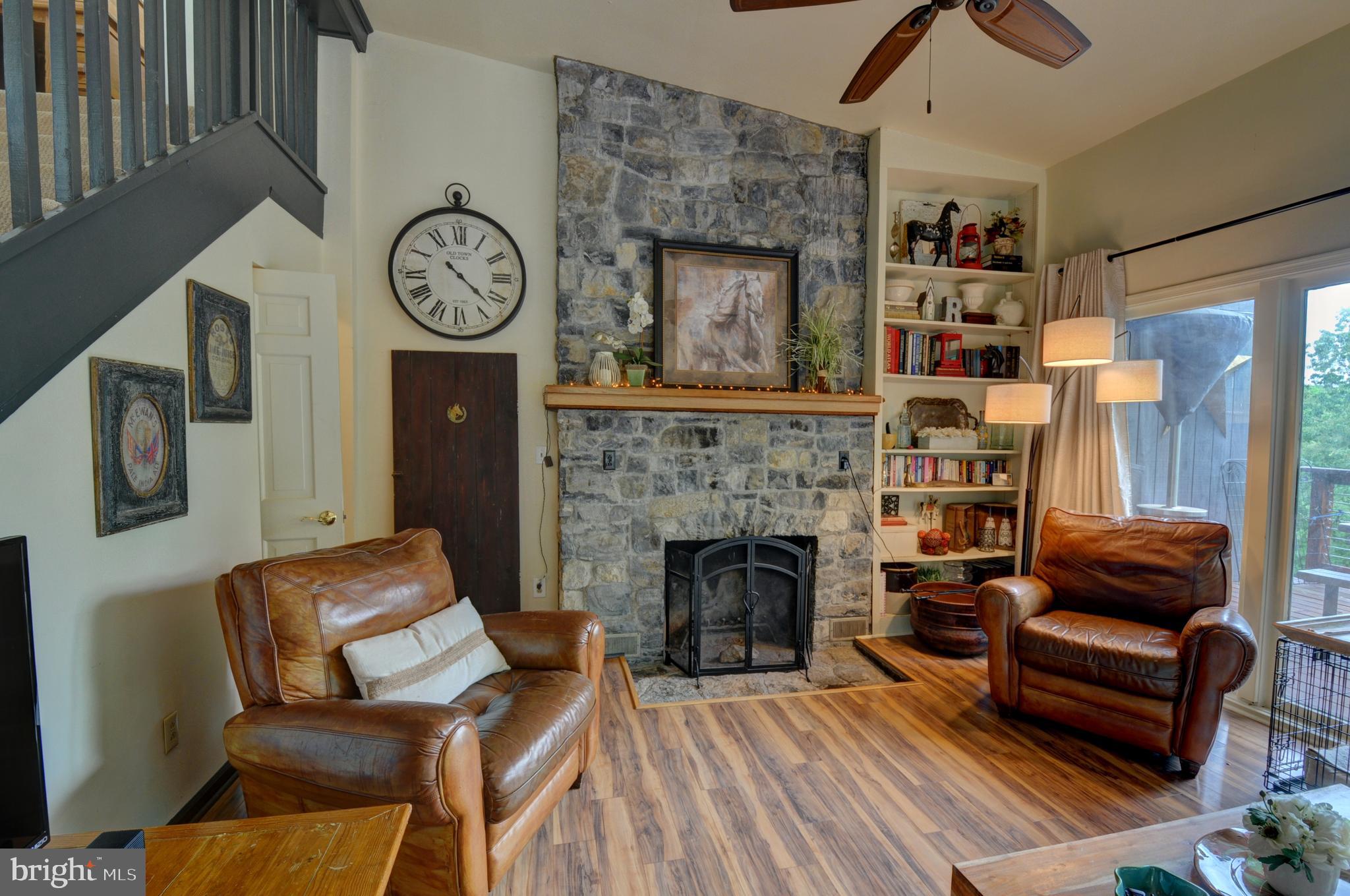 936 Reynolds Road Cross Junction, VA 22625 - Photo 33 of 76 Living room
