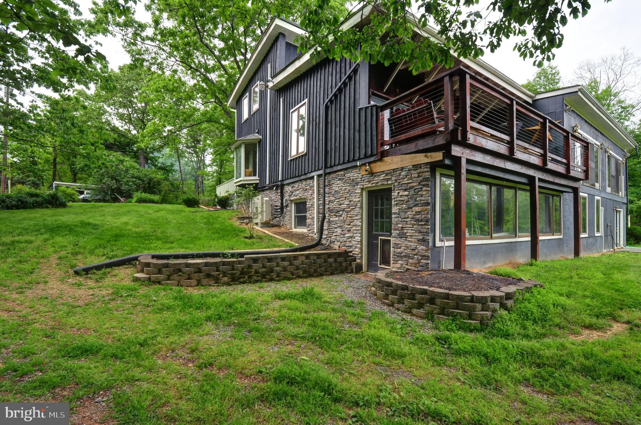 936 Reynolds Road Cross Junction, VA 22625 - Photo 8 of 76 Back deck