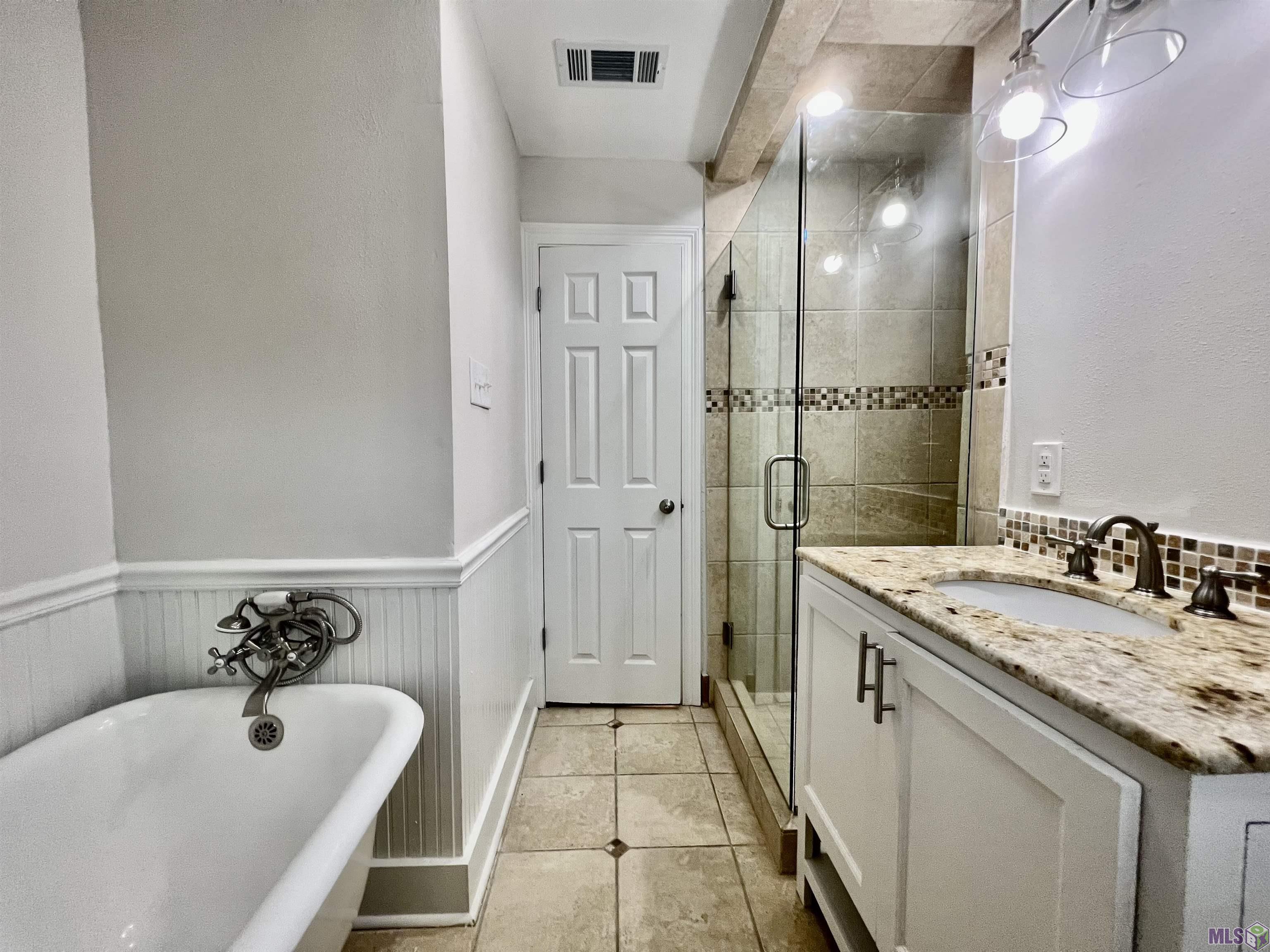 2425 Rhododendron Avenue Baton Rouge, LA 70808 - Photo 20 of 28 Hall Bath