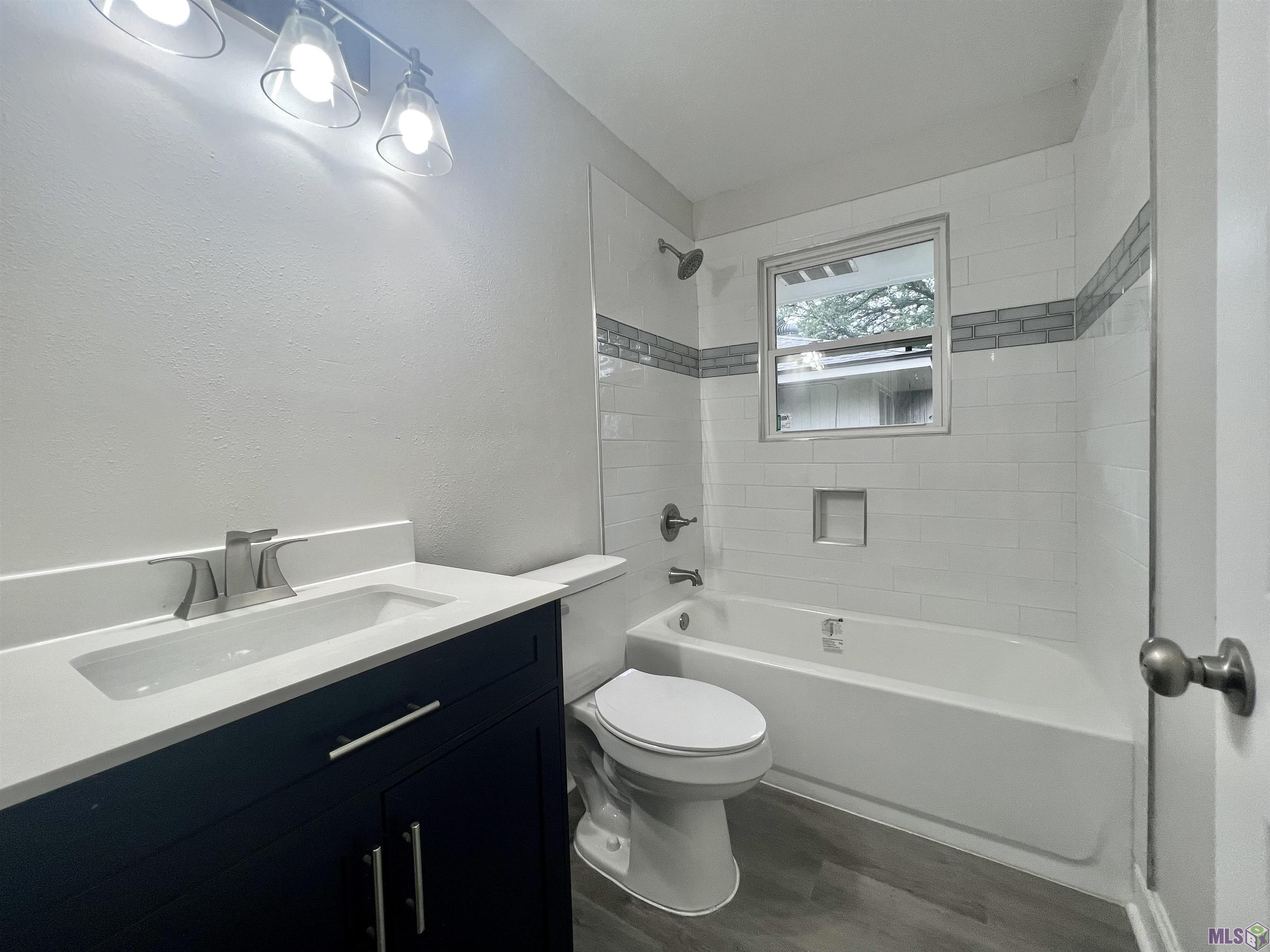 2425 Rhododendron Avenue Baton Rouge, LA 70808 - Photo 25 of 28 Guest Bathroom