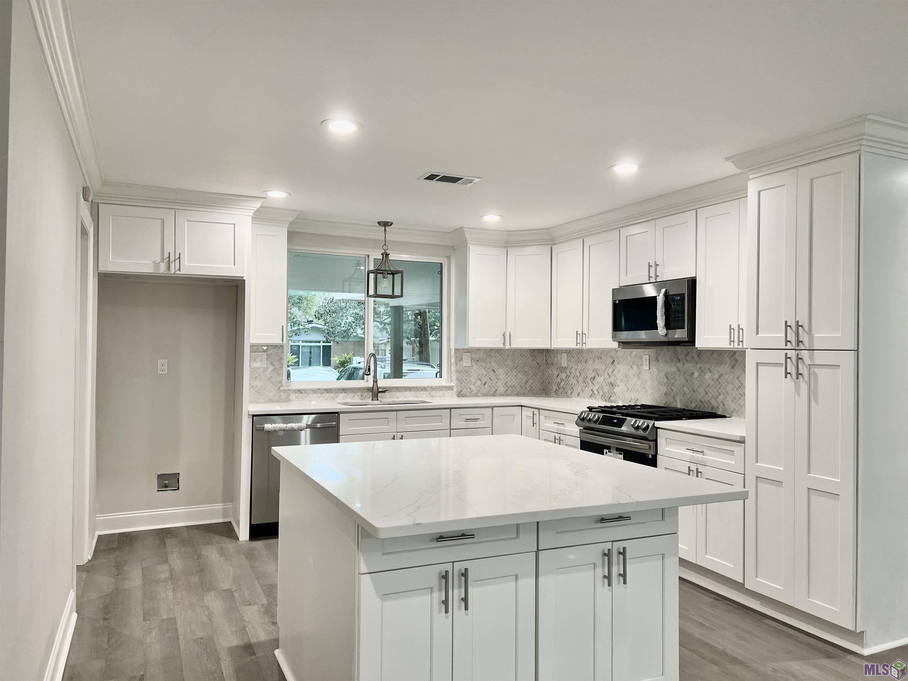 2425 Rhododendron Avenue Baton Rouge, LA 70808 - Photo 6 of 28 Kitchen