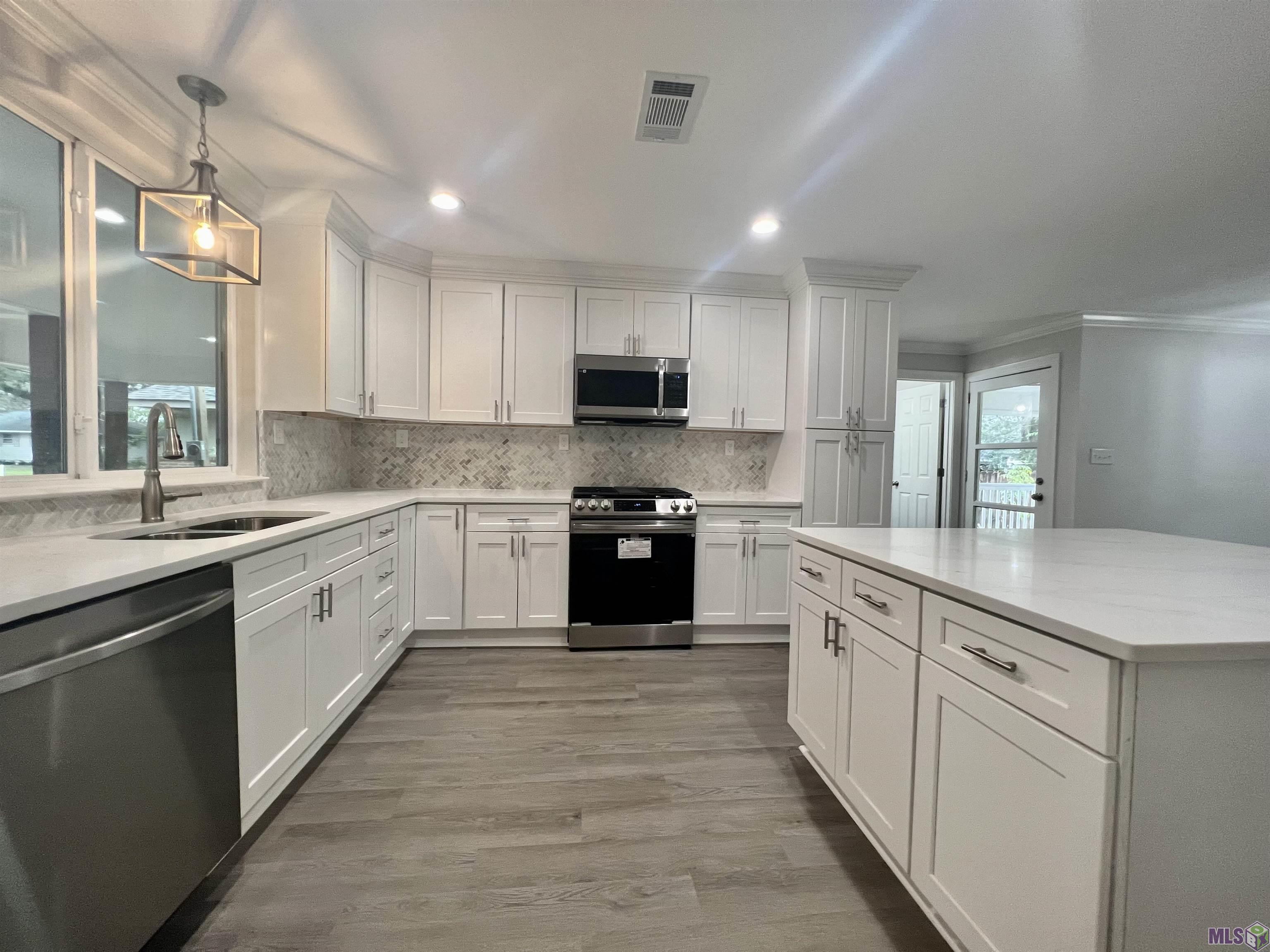 2425 Rhododendron Avenue Baton Rouge, LA 70808 - Photo 7 of 28 kitchen