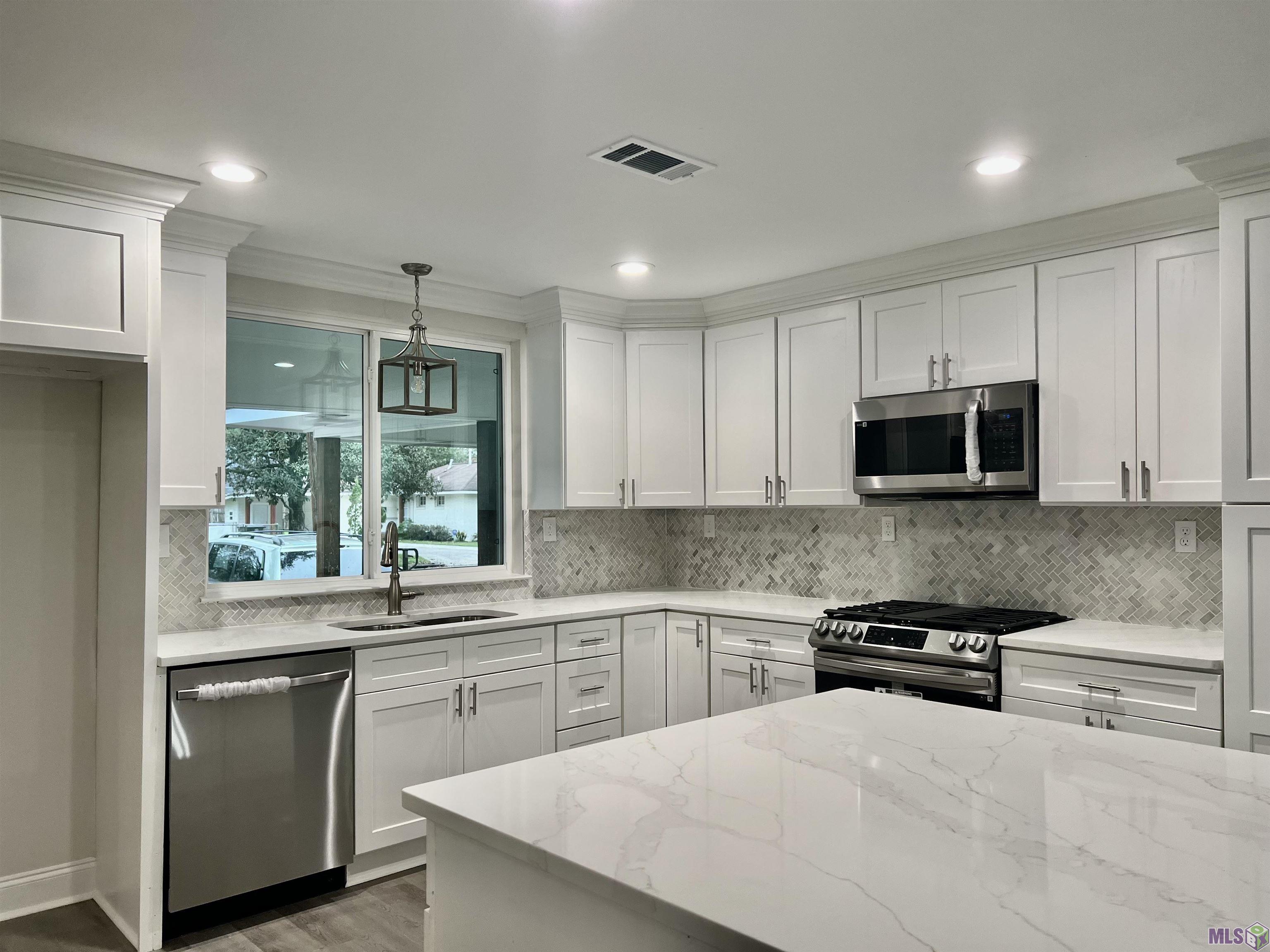 2425 Rhododendron Avenue Baton Rouge, LA 70808 - Photo 8 of 28 kitchen