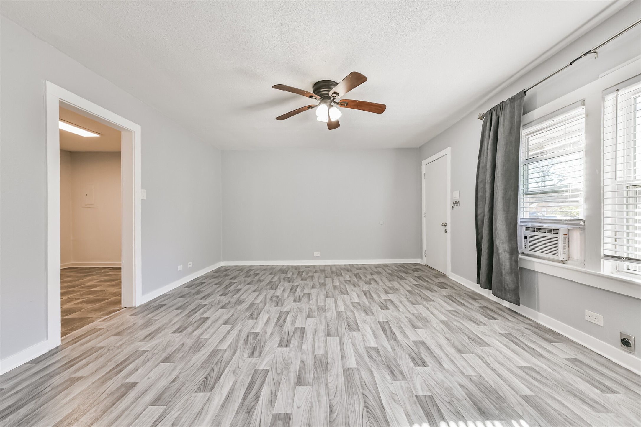 1021 Maple Street La Marque, TX 77568 - Photo 3 of 17 Living room