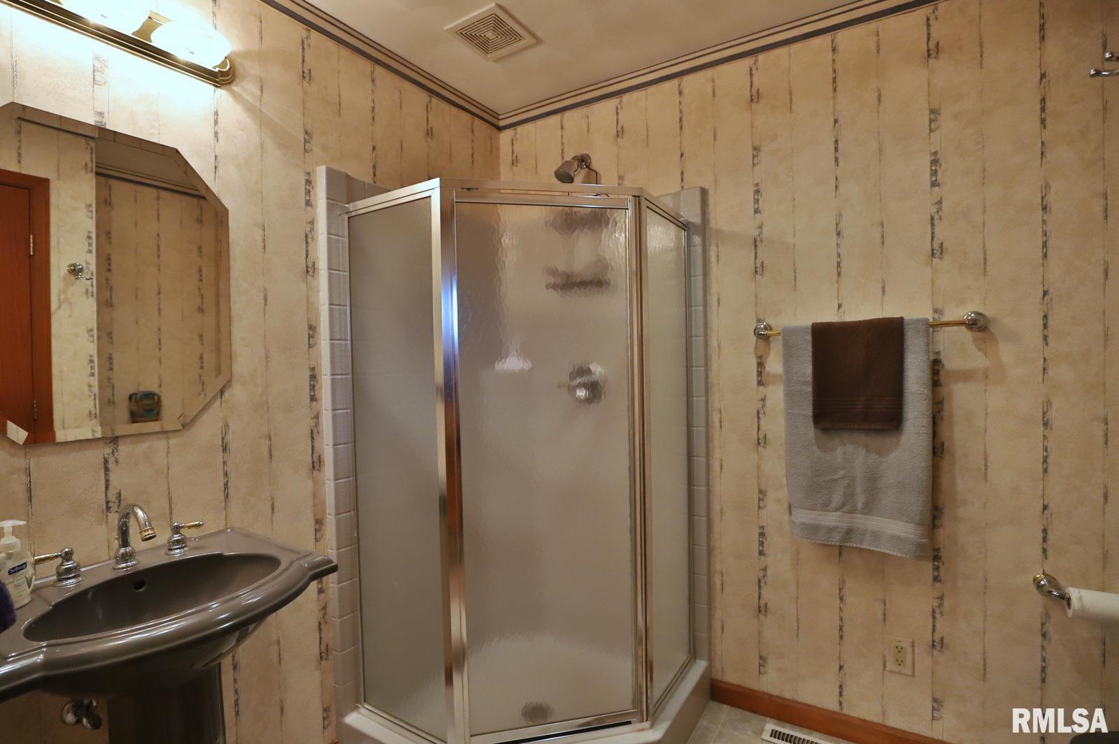 4206 Sheridan Road Pekin, IL 61554 - Photo 20 of 50 Gallery Image 20