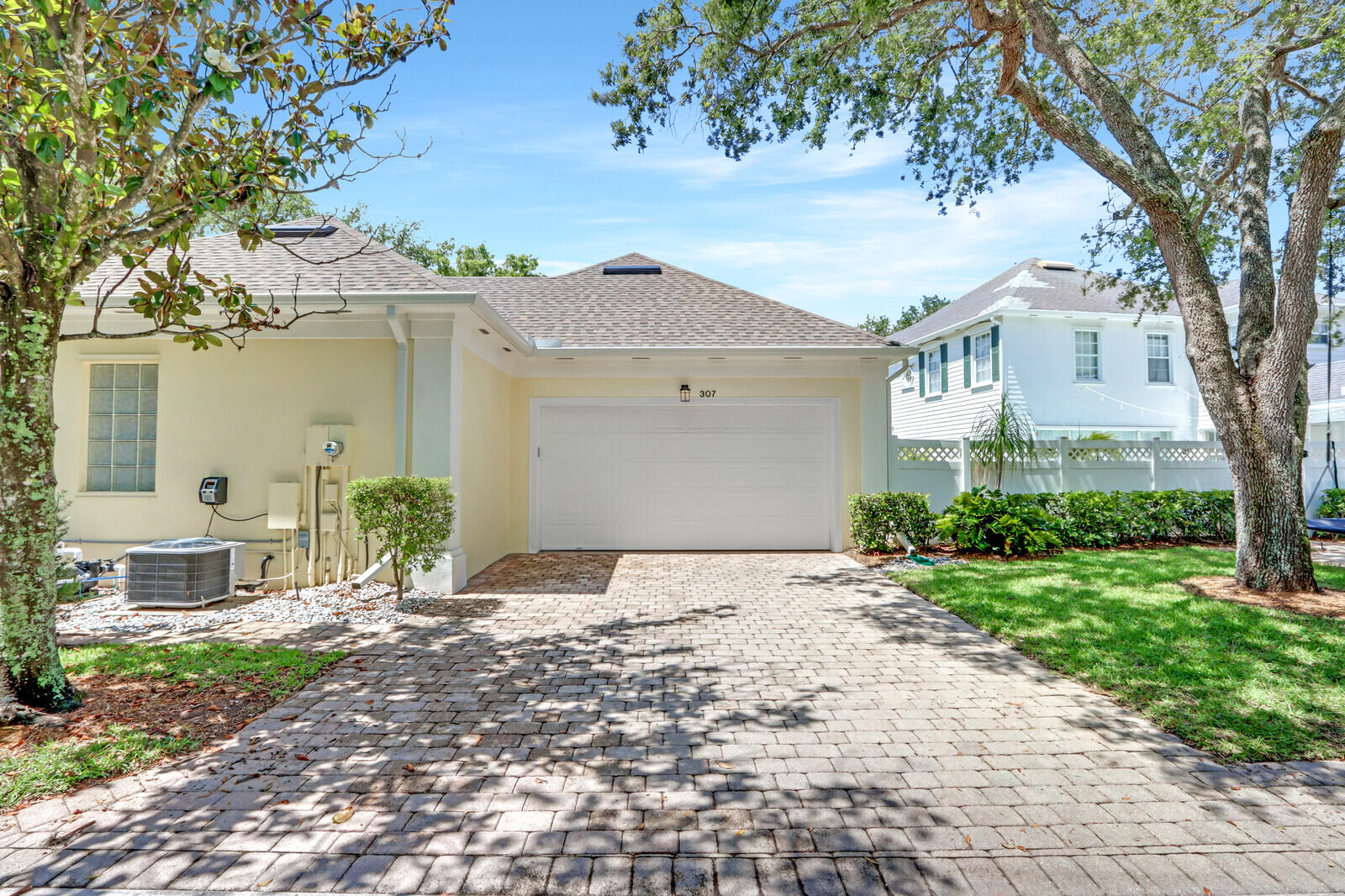 307 Sweet Bay Circle Jupiter, FL 33458 - Photo 19 of 21 22-Driveway