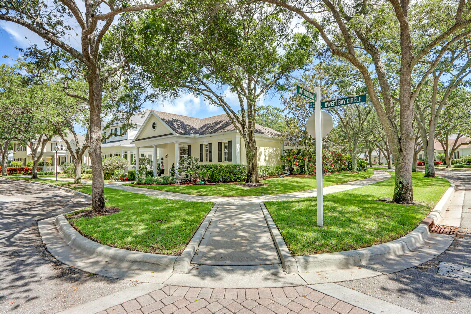 307 Sweet Bay Circle Jupiter, FL 33458 - Photo 3 of 21 3-Corner View