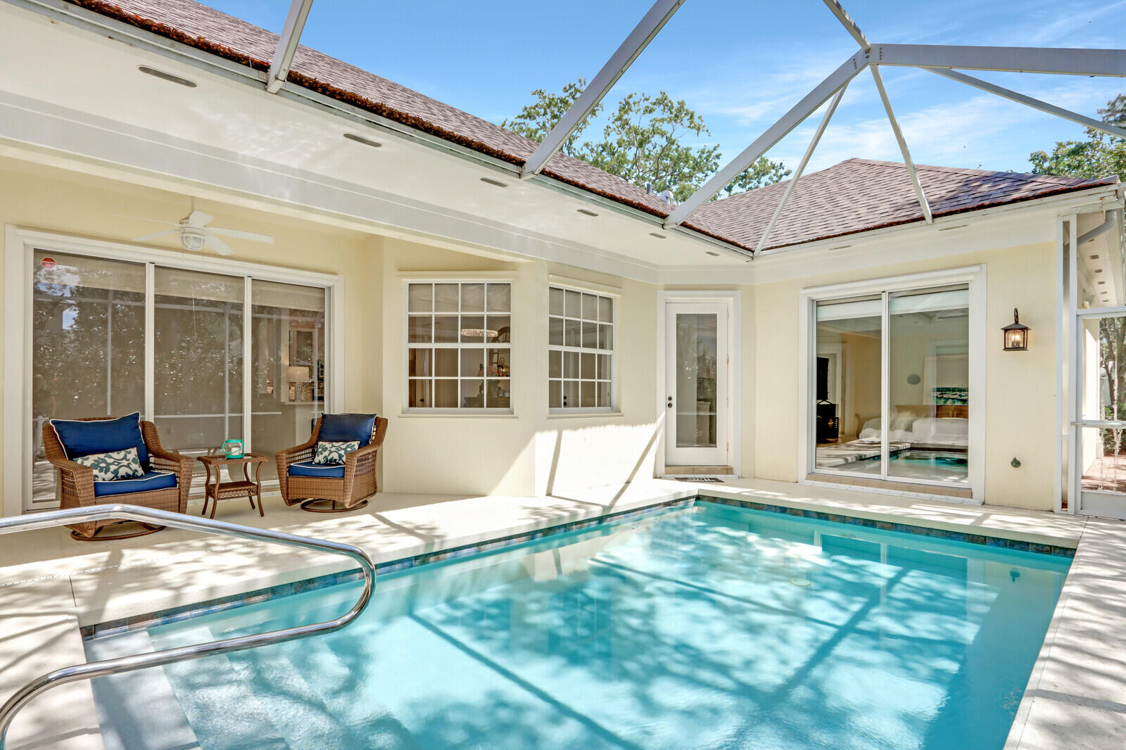 307 Sweet Bay Circle Jupiter, FL 33458 - Photo 4 of 21 4-Courtyard Pool