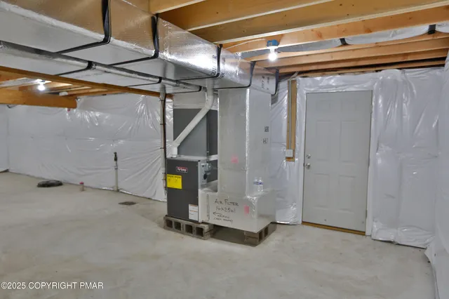 $525,000 | 163 Scenic Drive, Blakeslee, PA 18610