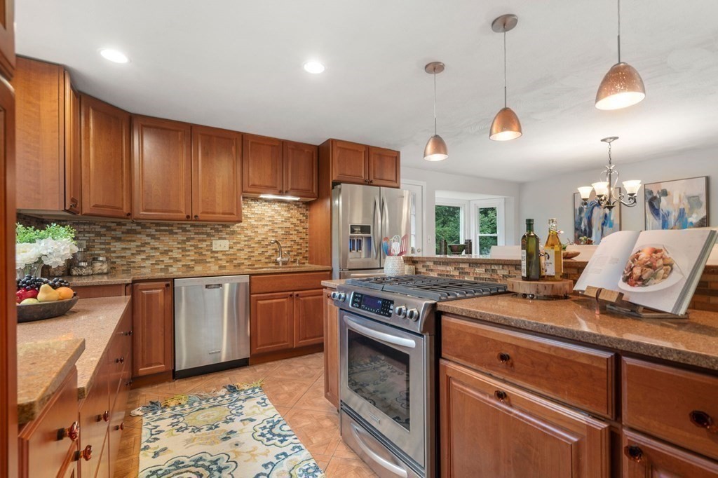 12 Cider Mill Road Framingham, MA 01701 - Photo 7 of 32