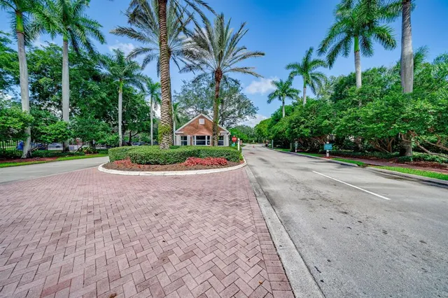 $1,024,900 | 12422 Classic Drive, Coral Springs, FL 33071