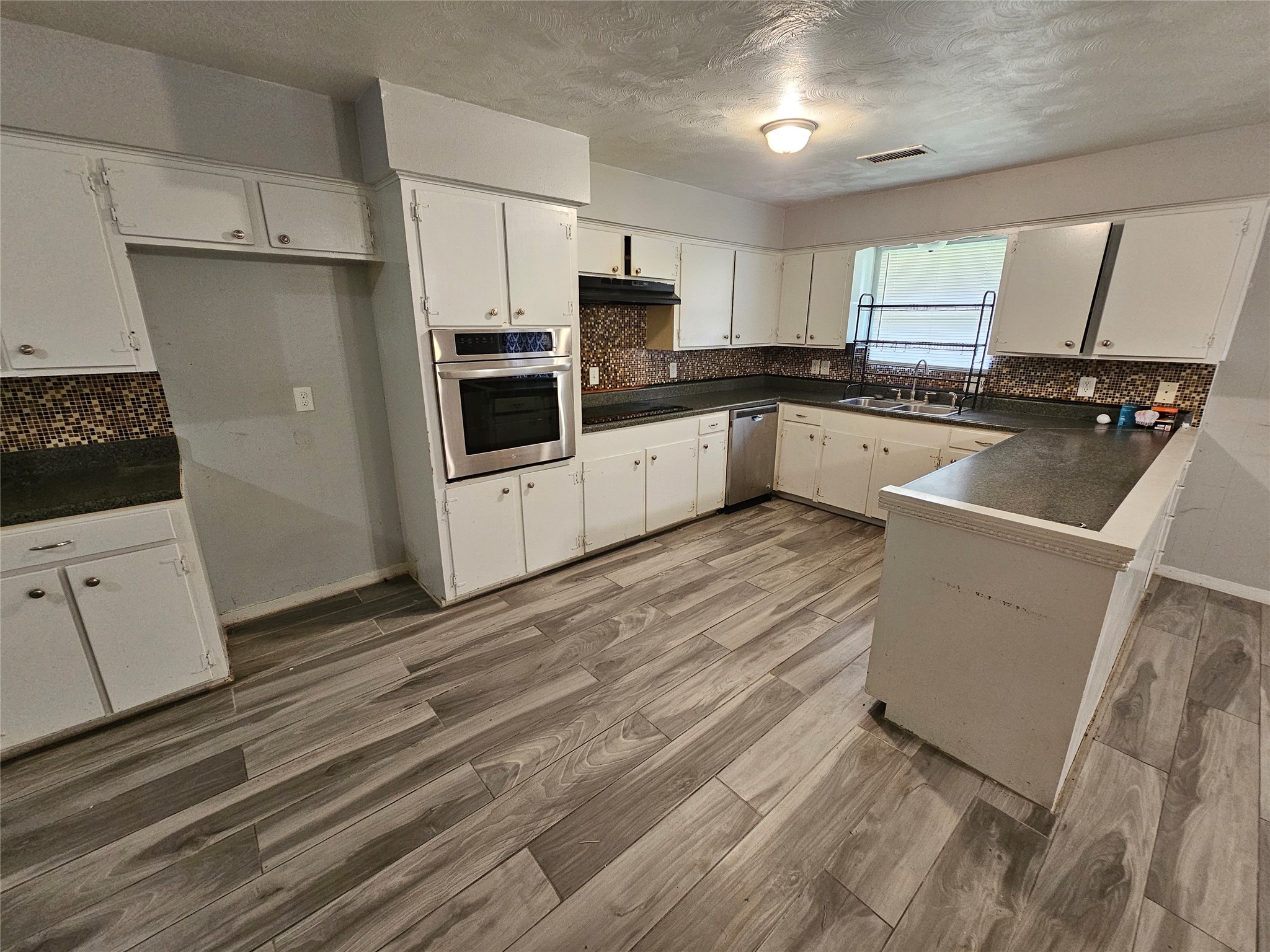 8322 Wynbrook Street Houston, TX 77061 - Photo 9 of 20