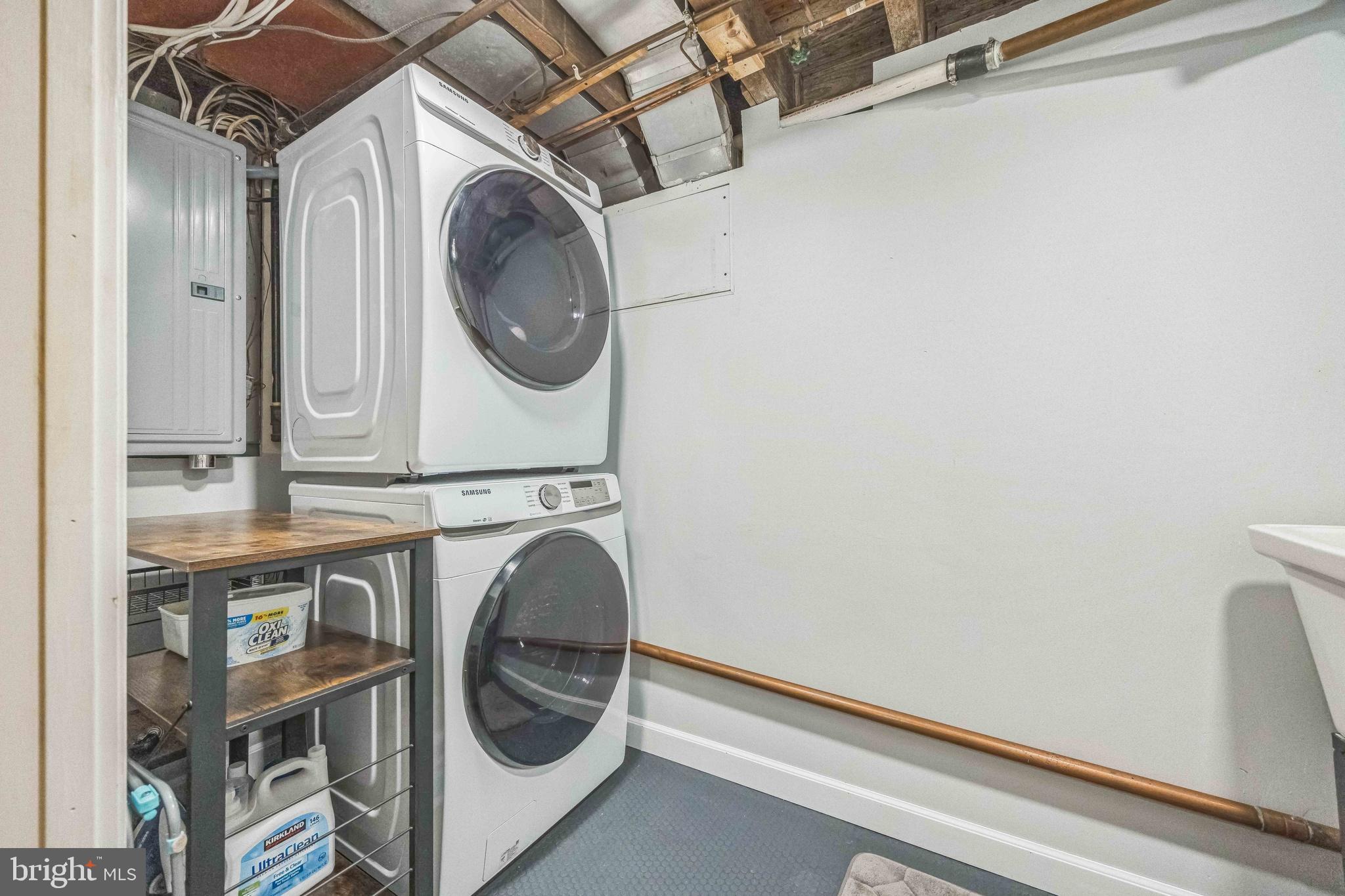 727 Hemlock Road Media, PA 19063 - Photo 33 of 37 a utility room with dryer and washer