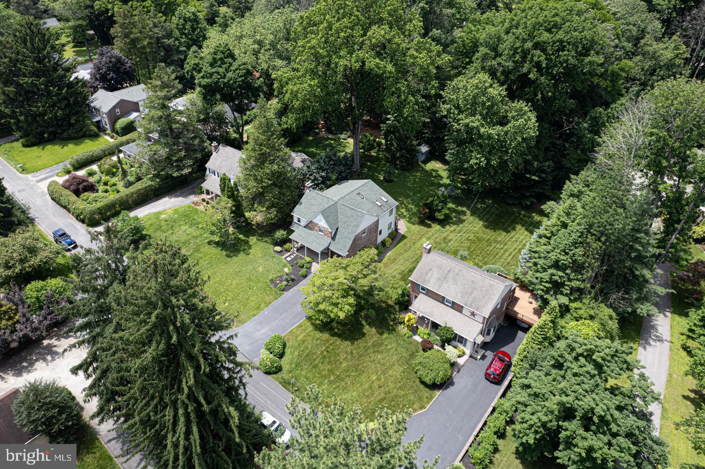 727 Hemlock Road Media, PA 19063 - Photo 35 of 37 an aerial view of a house with a yard and garden