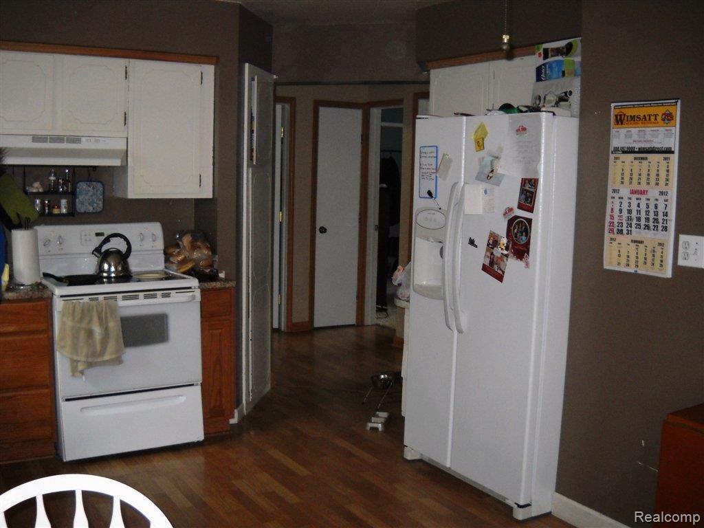 32180 Ruehle Avenue Warren, MI 48093 - Photo 5 of 7 32180 Ruehle interior 003.jpg