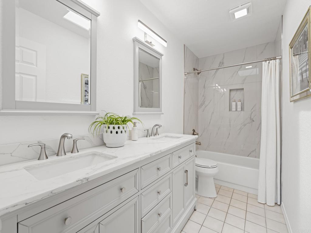 1661 Willowhaven Road Encinitas, CA 92024 - Photo 17 of 40 Bathroom