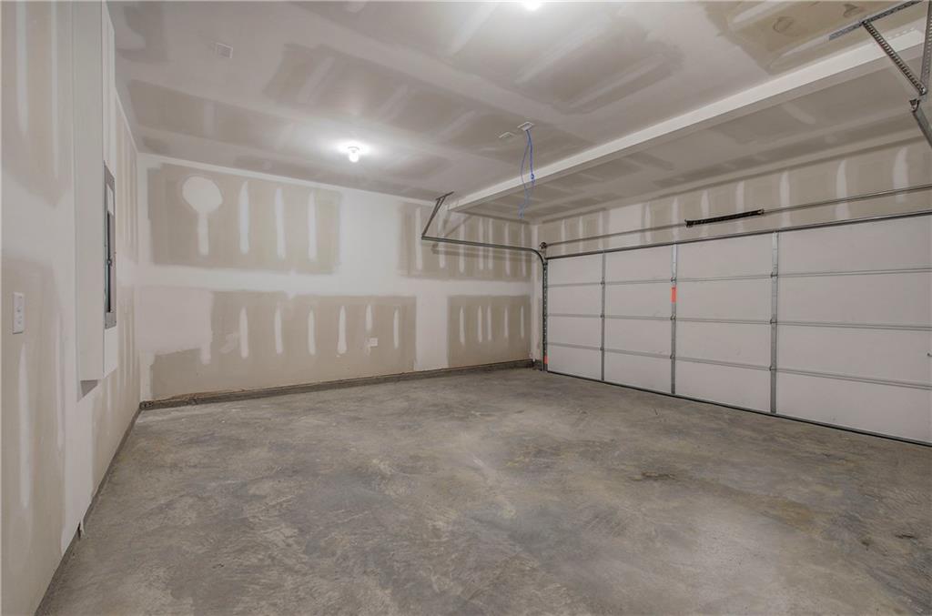 509 Alma Street Cartersville, GA 30121 - Photo 4 of 39 a view of a garage