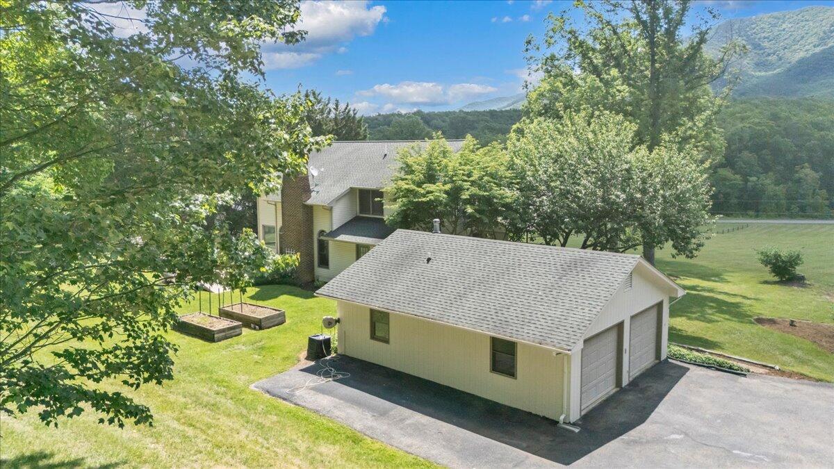 5145 Bradshaw Road Salem, VA 24153 - Photo 15 of 93 75-DJI_20260611111811_0014_D