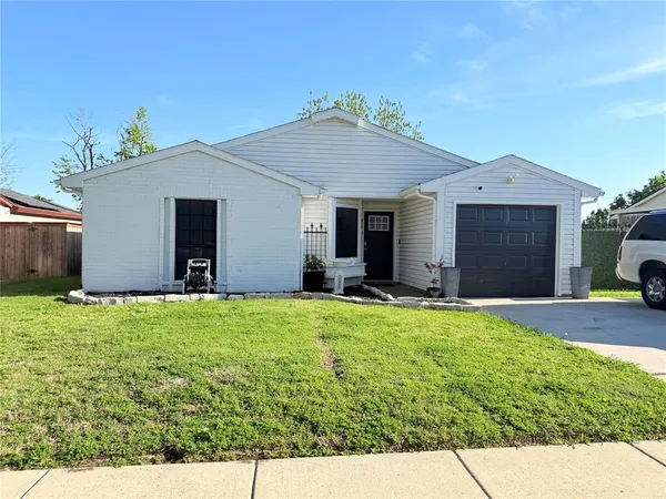 $260,000 | 4112 Spindletree Lane, Fort Worth, TX 76137