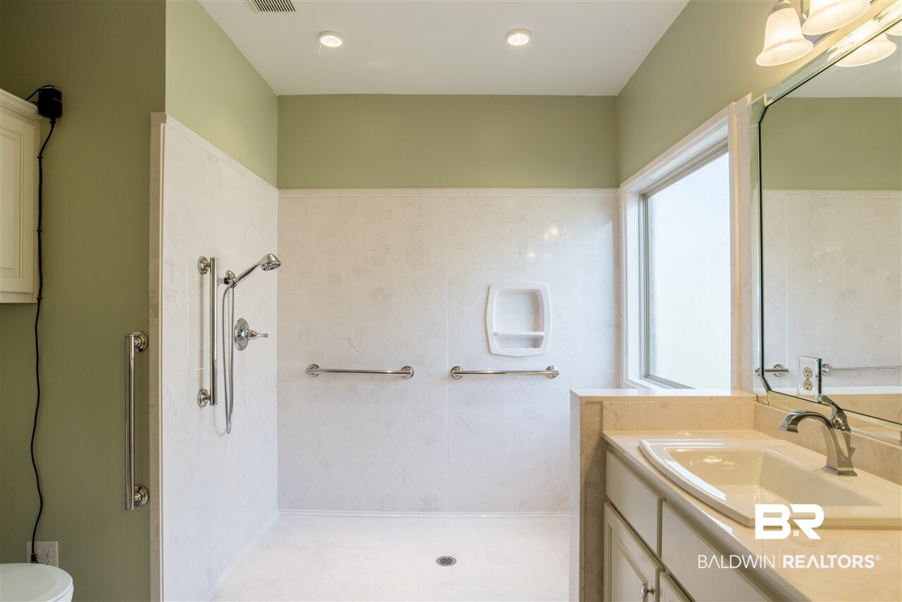 204 Divot Loop Fairhope, AL 36532 - Photo 11 of 27 MASTER BATHROOM