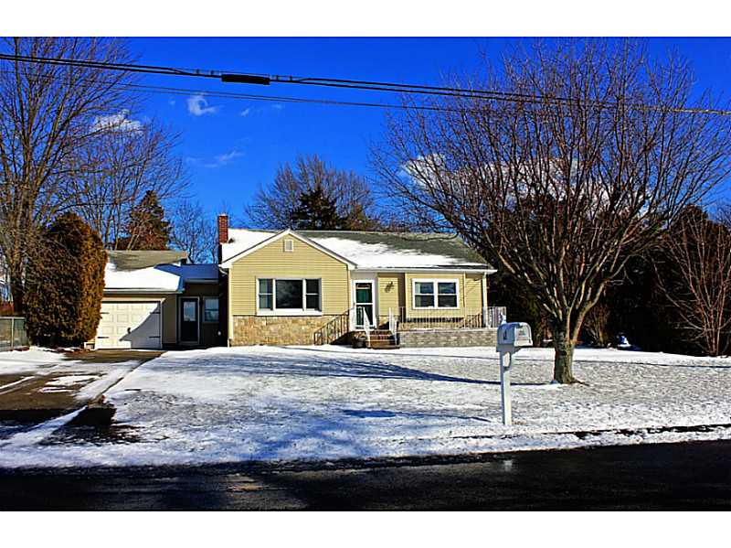 17 Brookdale Road Middletown, RI 02842 - Photo 1 of 16 Exterior Front.