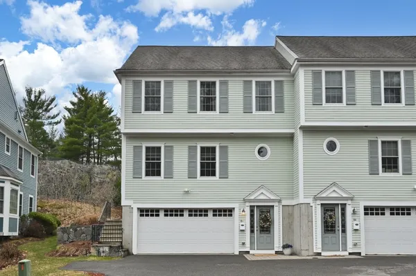 $889,900 | 8 Gates Lane, Unit A, Wakefield, MA 01880