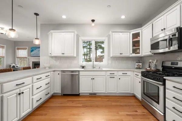 $889,900 | 8 Gates Lane, Unit A, Wakefield, MA 01880