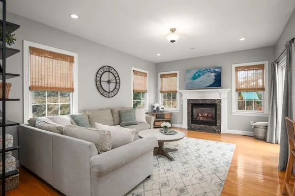 $889,900 | 8 Gates Lane, Unit A, Wakefield, MA 01880