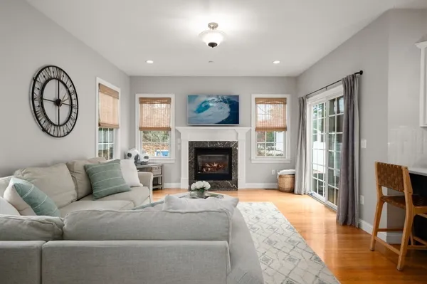 $889,900 | 8 Gates Lane, Unit A, Wakefield, MA 01880