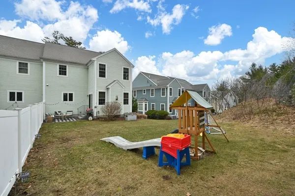 $889,900 | 8 Gates Lane, Unit A, Wakefield, MA 01880