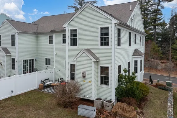 $889,900 | 8 Gates Lane, Unit A, Wakefield, MA 01880