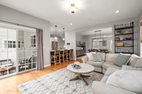 $889,900 | 8 Gates Lane, Unit A, Wakefield, MA 01880