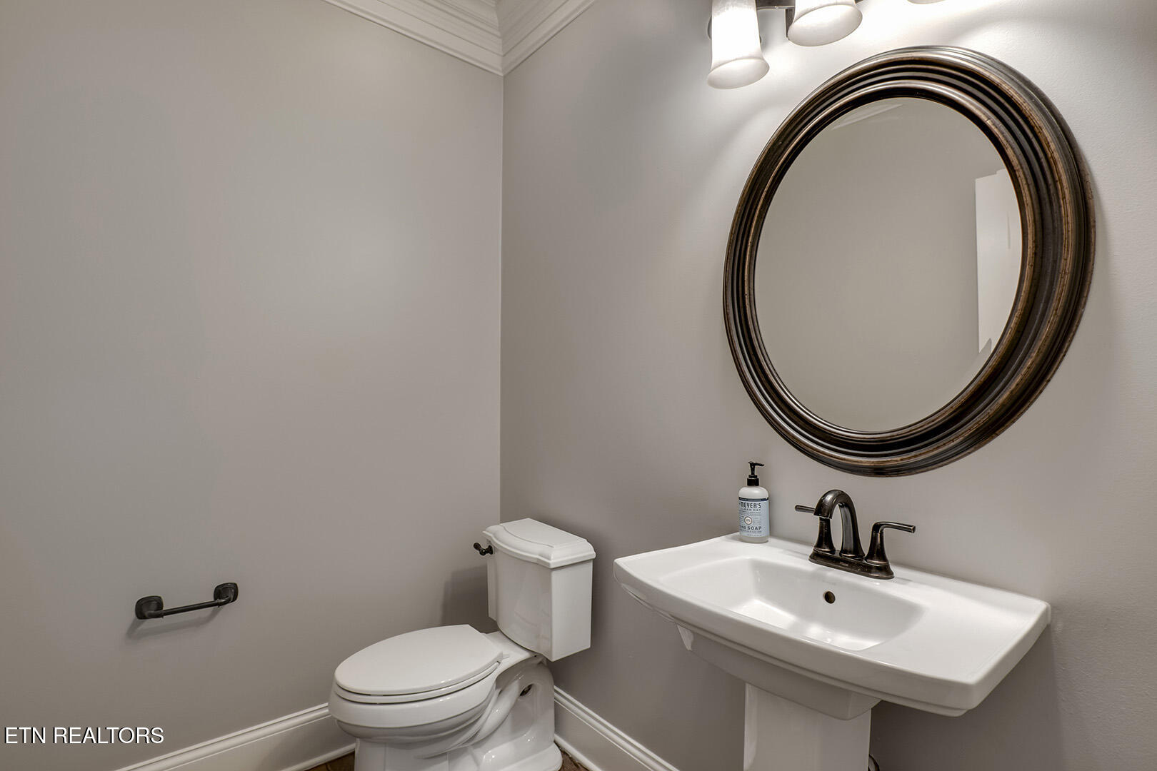 135 Amanda Drive Oak Ridge, TN 37830 - Photo 15 of 60 15_AmandaDrive_135_HalfBath