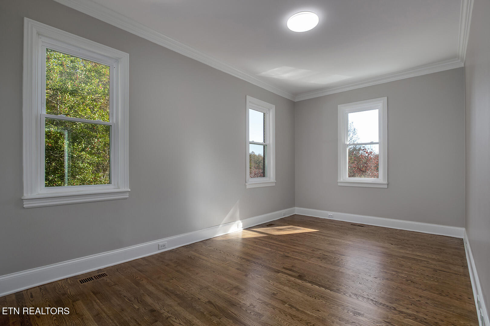 135 Amanda Drive Oak Ridge, TN 37830 - Photo 24 of 60 24_AmandaDrive_135_Bedroom2_01