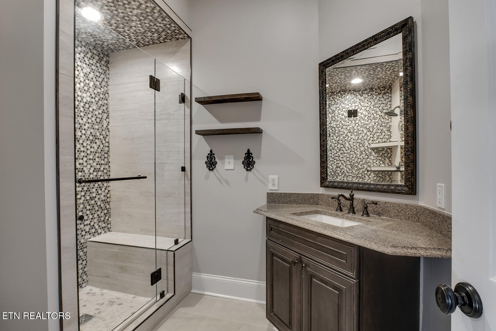 135 Amanda Drive Oak Ridge, TN 37830 - Photo 25 of 60 25_AmandaDrive_135_GuestBath1