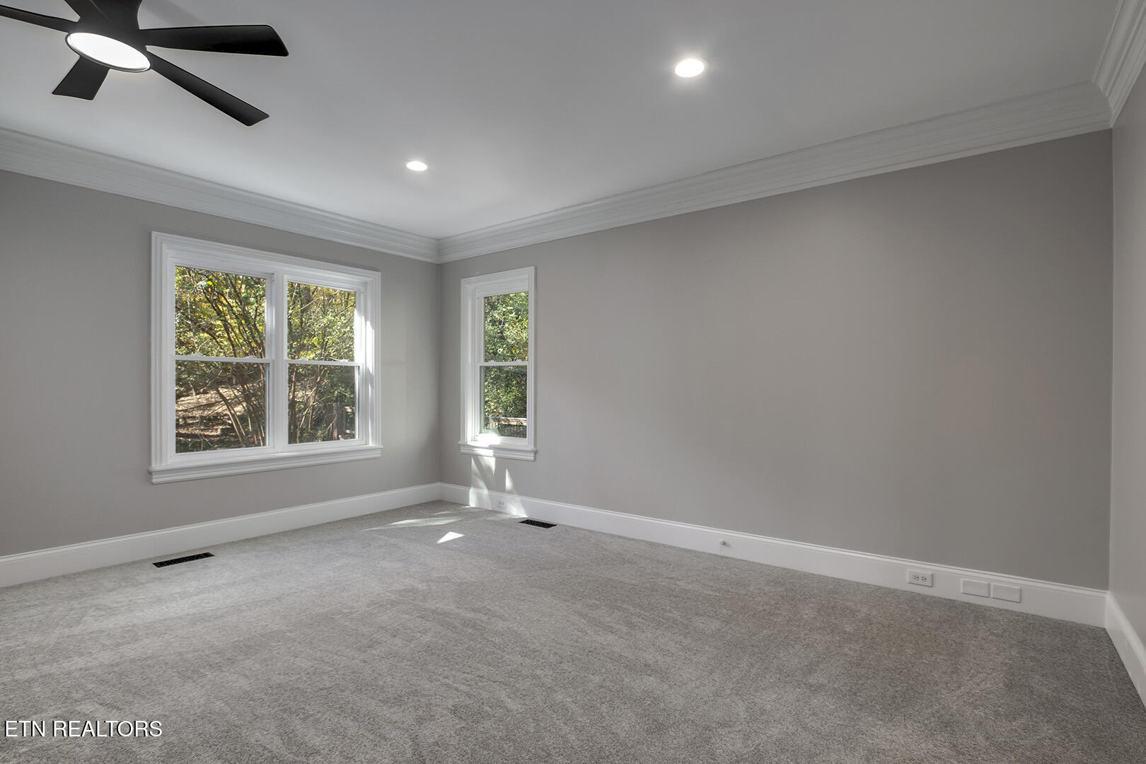 135 Amanda Drive Oak Ridge, TN 37830 - Photo 33 of 60 33_AmandaDrive_135_MasterBedroom01