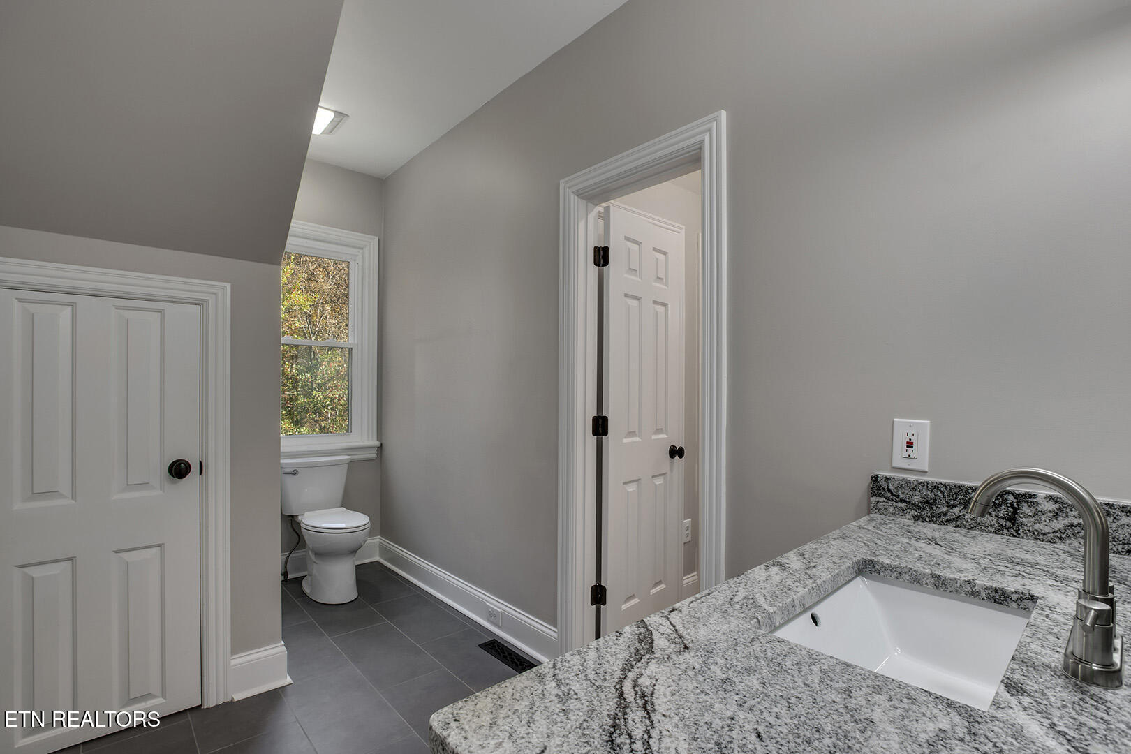 135 Amanda Drive Oak Ridge, TN 37830 - Photo 43 of 60 43_AmandaDrive_135_GuestBath2-Vanity1_02