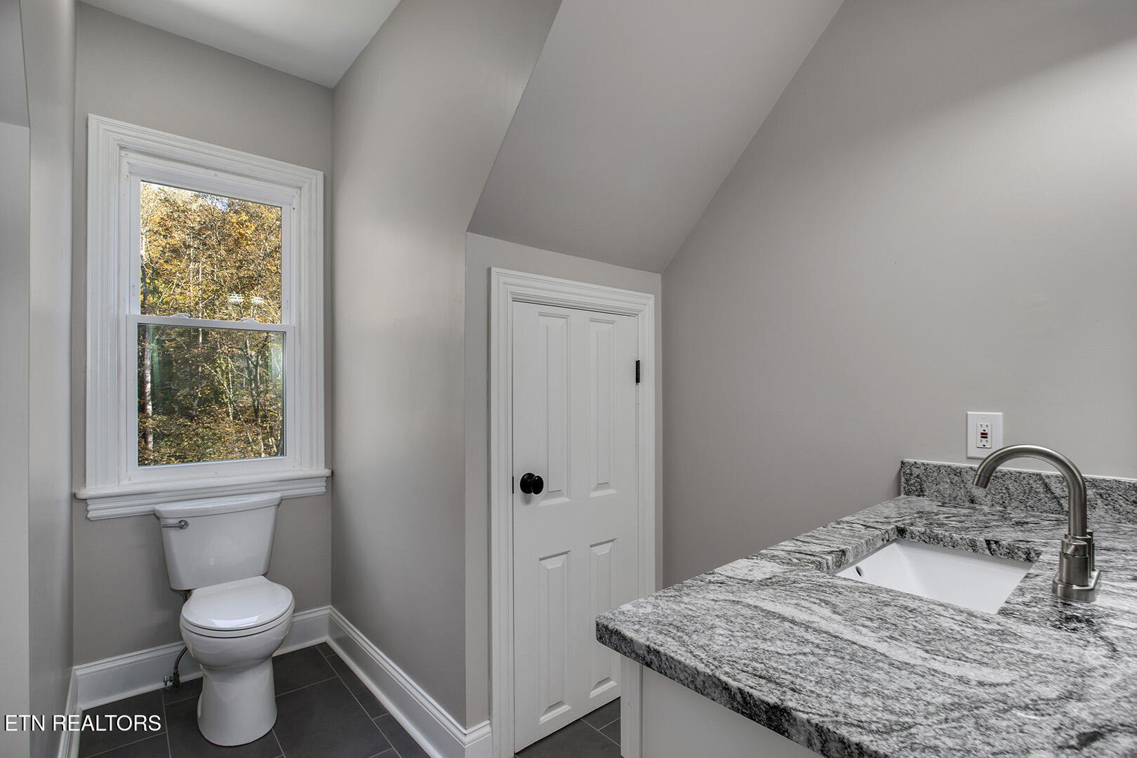 135 Amanda Drive Oak Ridge, TN 37830 - Photo 47 of 60 47_AmandaDrive_135_GuestBath2-Vanity2_01