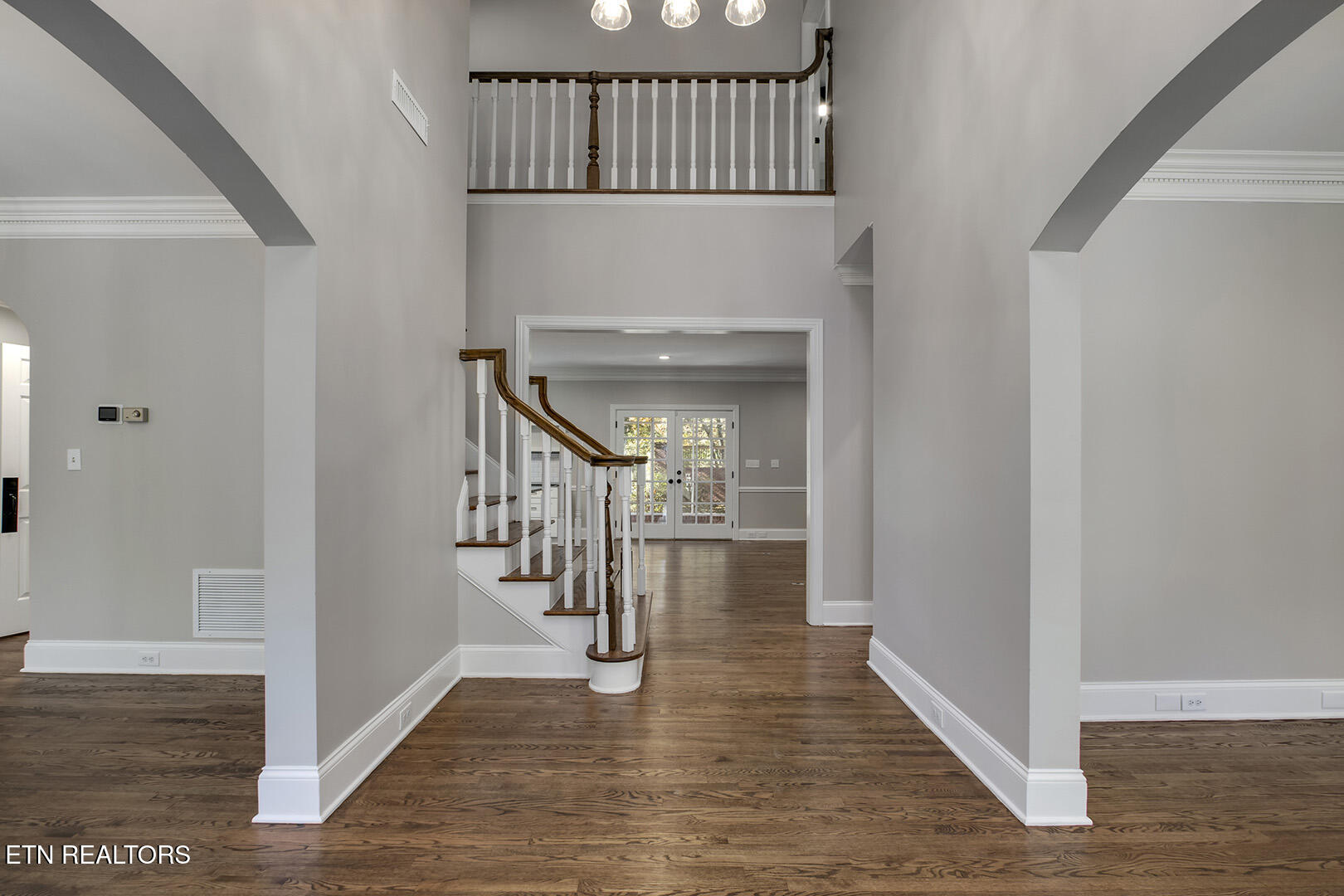 135 Amanda Drive Oak Ridge, TN 37830 - Photo 5 of 60 05_AmandaDrive_135_EntryView