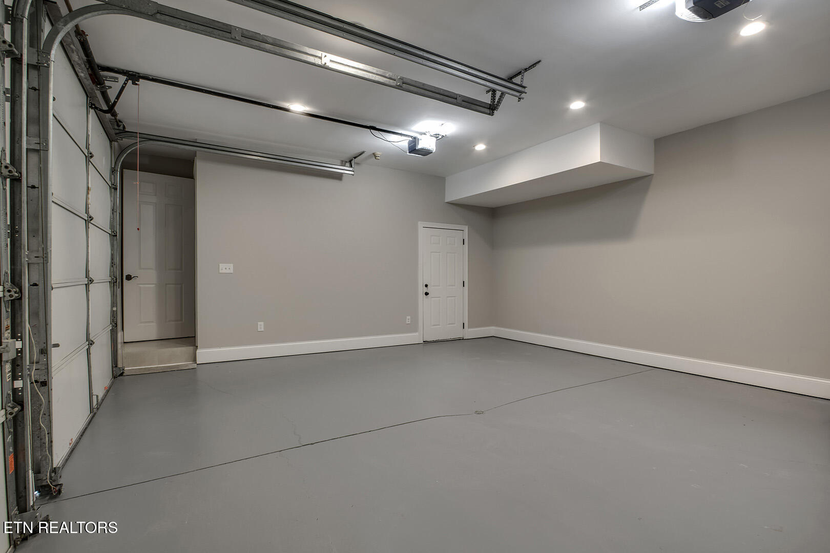 135 Amanda Drive Oak Ridge, TN 37830 - Photo 53 of 60 53_AmandaDrive_135_Garage01