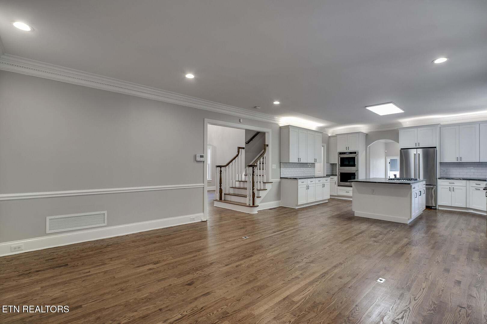 135 Amanda Drive Oak Ridge, TN 37830 - Photo 8 of 60 08_AmandaDrive_135_Living03