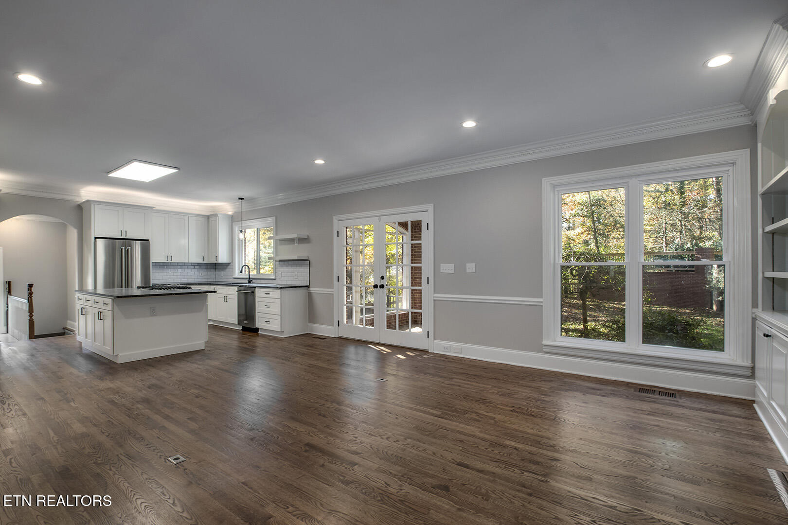 135 Amanda Drive Oak Ridge, TN 37830 - Photo 9 of 60 09_AmandaDrive_135_Living04