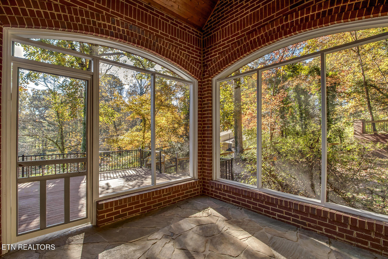 135 Amanda Drive Oak Ridge, TN 37830 - Photo 10 of 60 10_AmandaDrive_135_ScreenedPorch