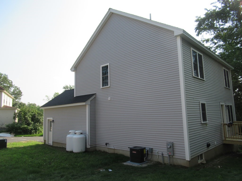 16 Farnum Street Uxbridge, MA 01569 - Photo 4 of 27 a view of a back yard of the house